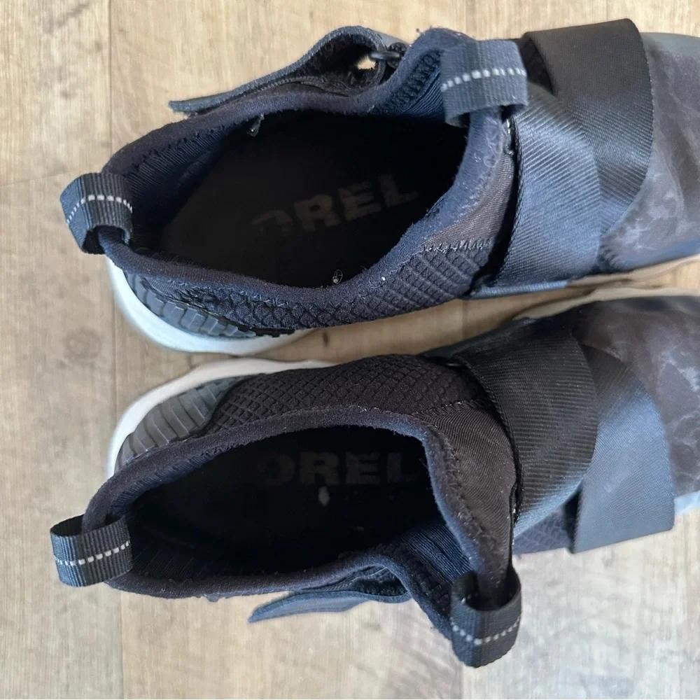 Sorel Kinetic Sneaker Black Velcro Straps